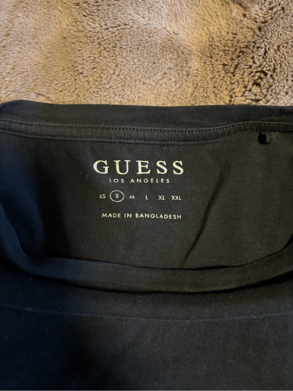 ☀️ Guess ☀️ vintage black basic tee - Picture 3 of 7